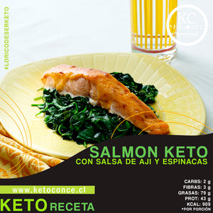 Salmón keto con salsa de aji y espinacas